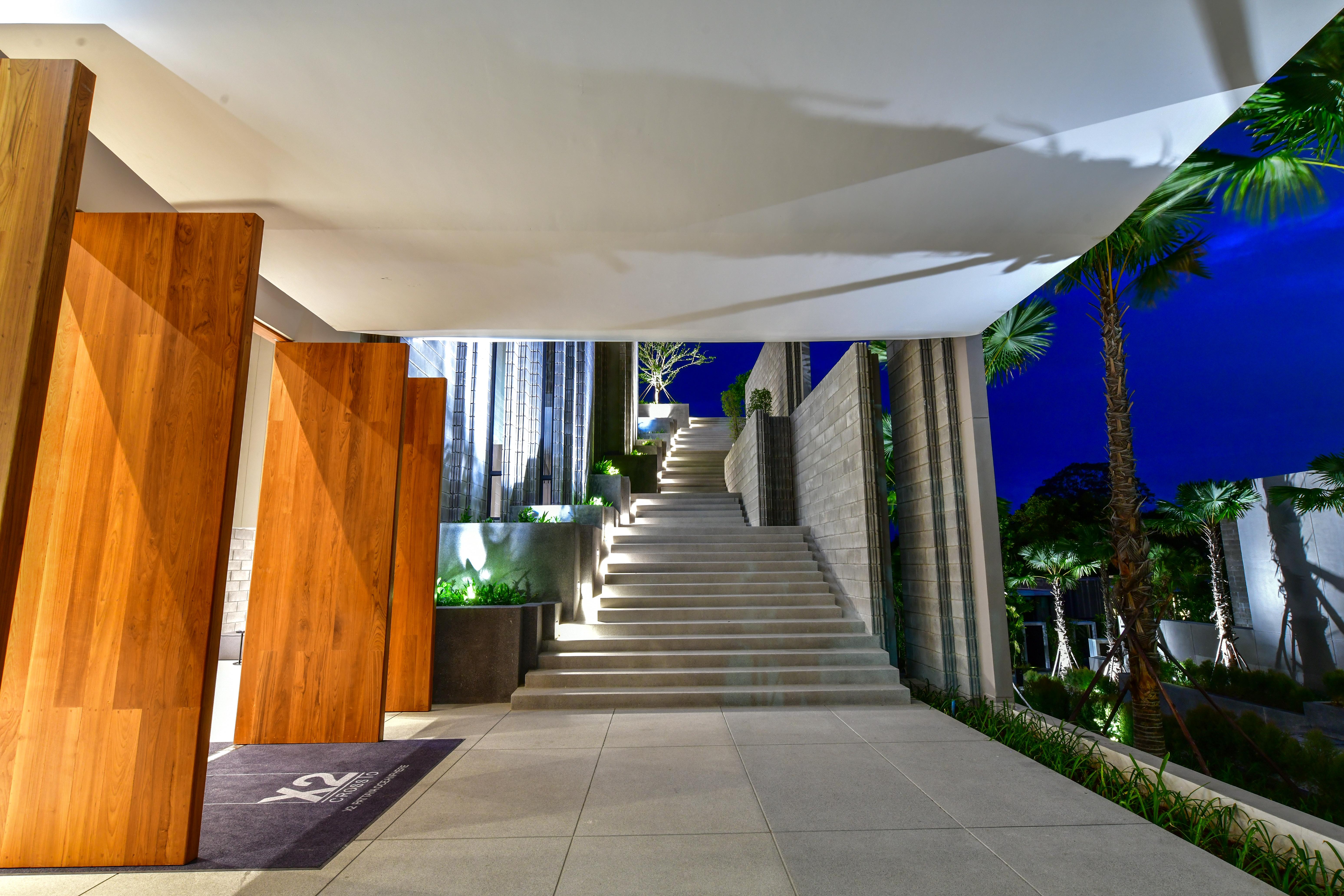 Cross Pattaya Oceanphere Na Chom Thian Exterior photo